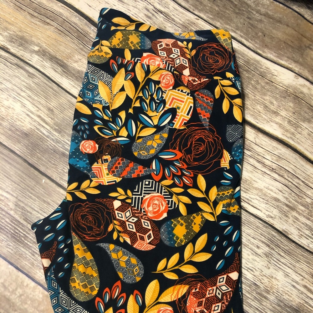 New LuLaRoe Tall and Curvy Leggings